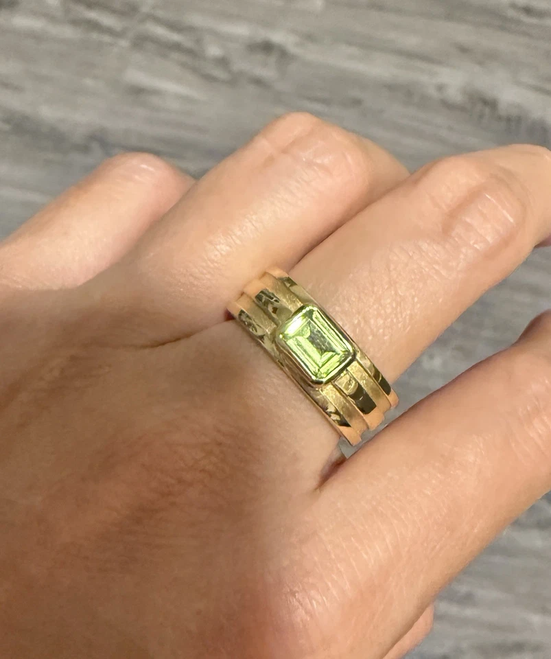 Anillo ancho banda peridoto piedras preciosas verdes brillantes de 8 mm de oro 18k Tiffany & Co. 12,3 g Foto 4 de 4