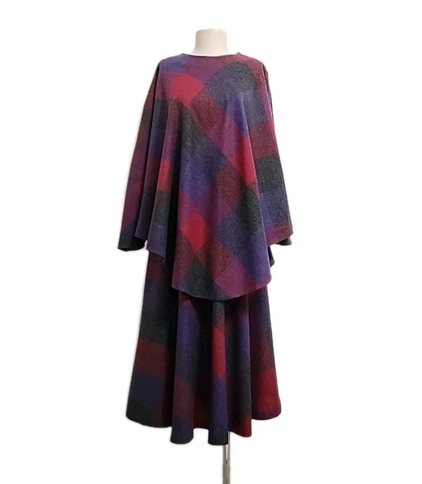Vintage High-end Wool Blend Magenta Plaid Skirt w Matching Cape Poncho 2pc Set 3 — 第 2/4 张图片