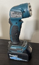 Makita LED Light 18V DML815 Cordless FlashLight and 18v BL1840B Battery