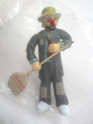 G Scale Circus Clown w/Broom & Fireman Figure Bachmann “Emmett Kelly Jr" VTG NEW - Picture 2 of 7