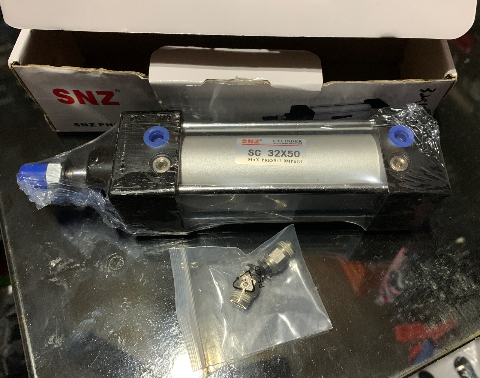 SNZ 32mm Bore 50mm Stroke Screwed Piston Rod Dual Action Air Cylinder