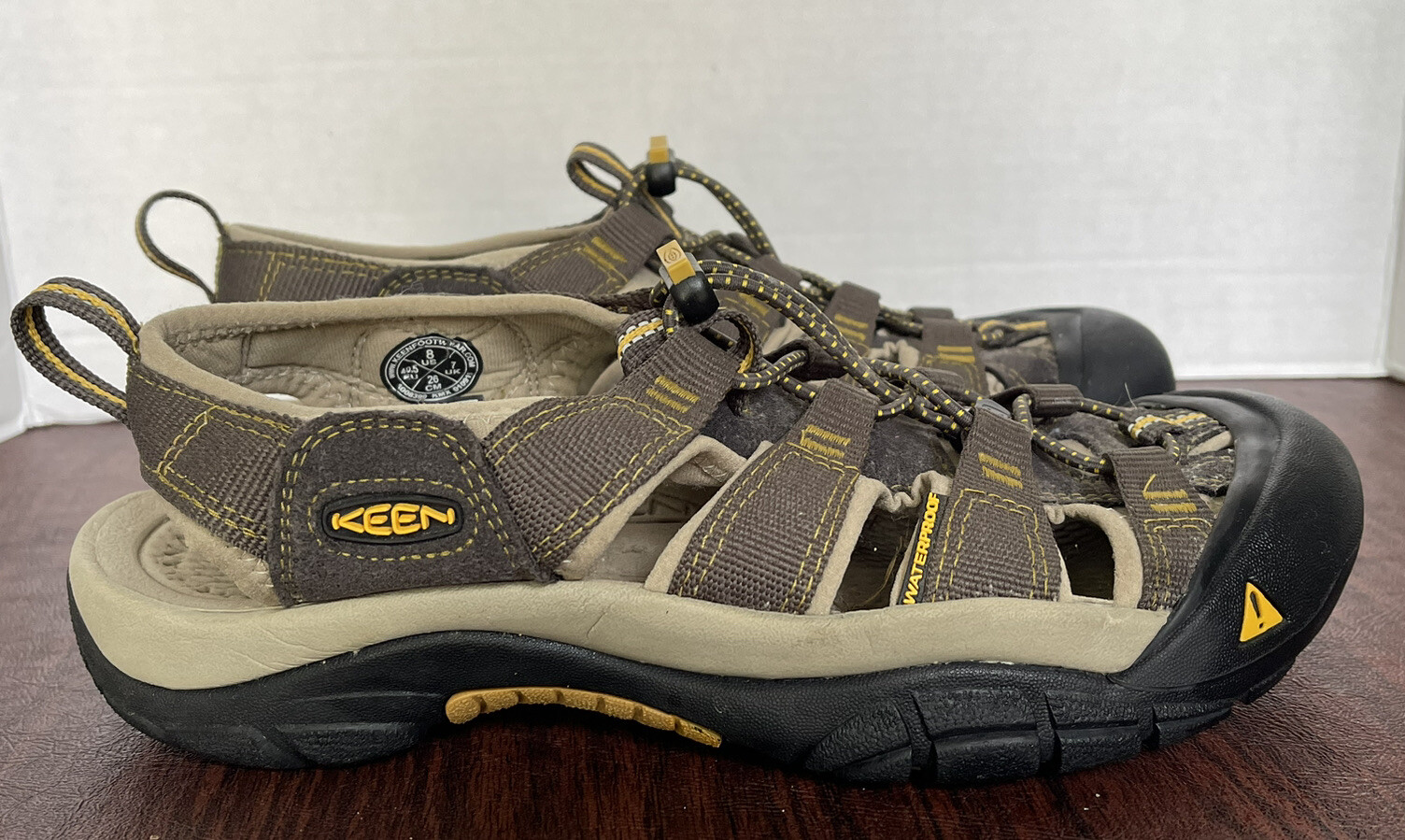 Sandali da trekking KEEN Newport H2 da uomo US 8 impermeabili grigio marrone chiaro giallo trail sport
