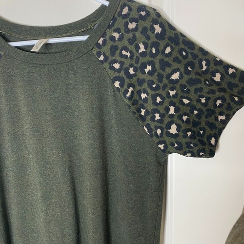 Magic Fit Green Leopard Raglan Sleeve Tee Shirt XL Made in USA Animal Print Top - Picture 2 of 9