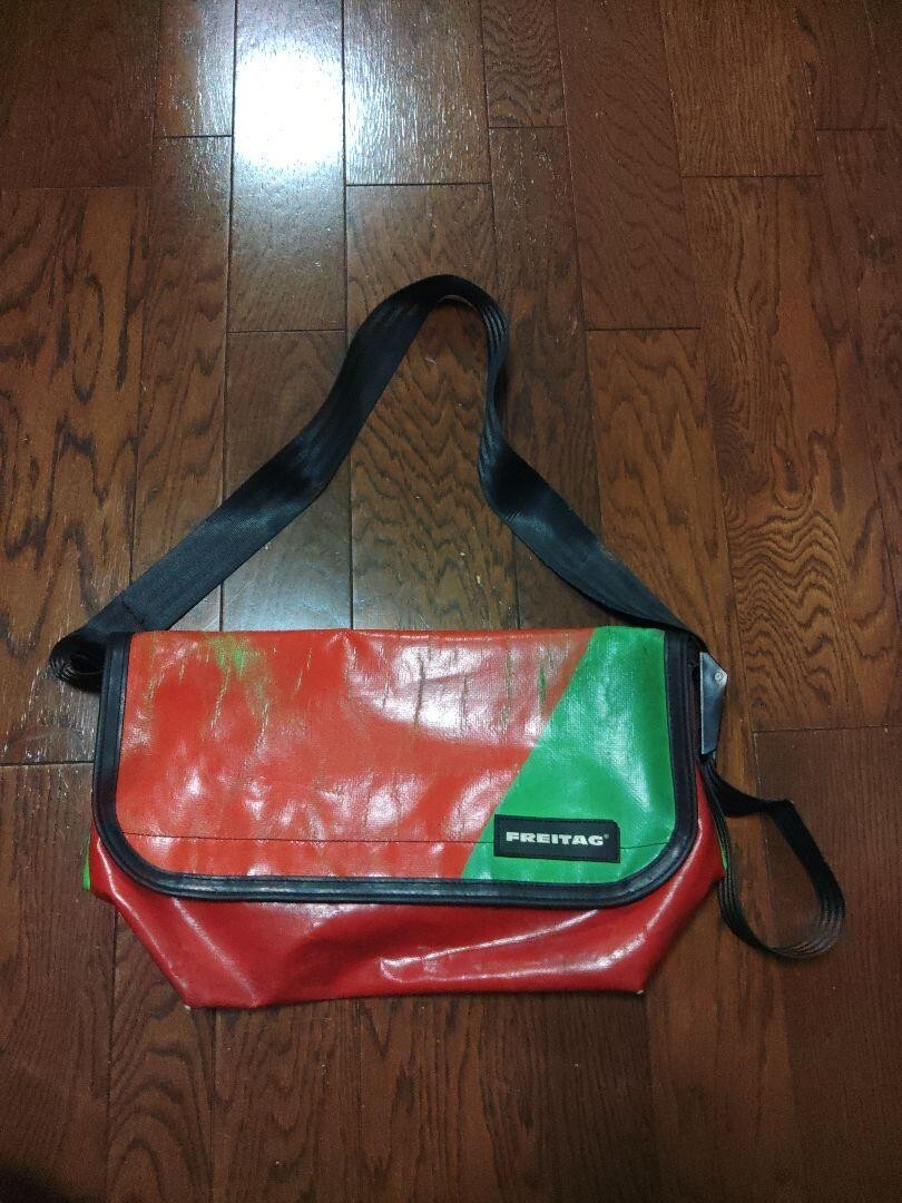Freitag HAWAII FIVE-O F41 Tomate x Green Messenger bag Extra