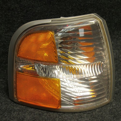 2002-05 Explorer 4dr RH Front Corner Marker Light Signal Lamp Silver Trim 57424 - Picture 1 of 4