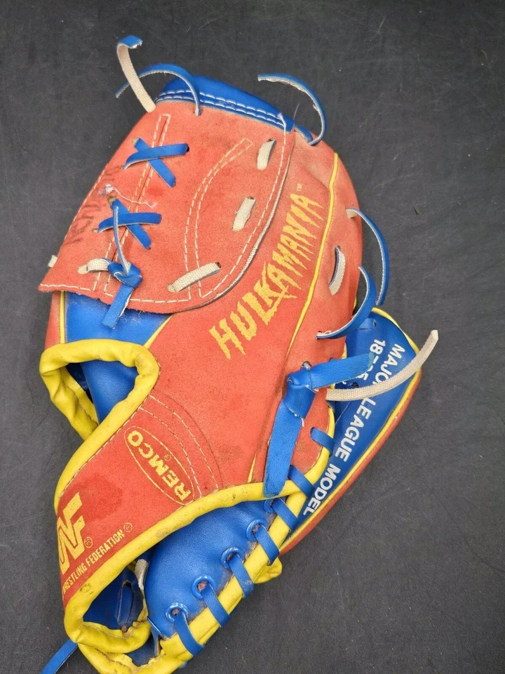 VTG 1991 Hulk Hogan Hulkamania WWF Wrestling Youth Sized Remco Baseball Glove - Image 4 of 4