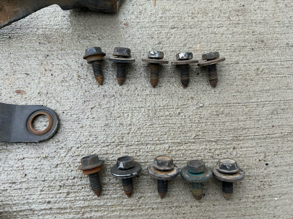 Chevrolet Monte Carlo SS LS 1981-1988 bisagras de capó - par derecha derecha con hardware Foto 4 de 4