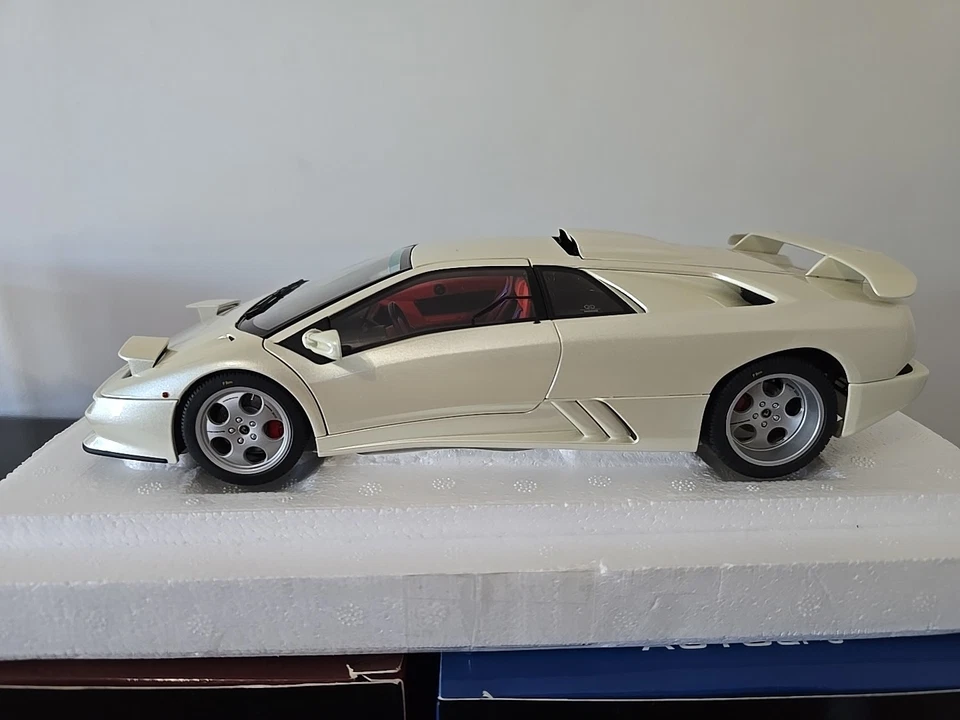 Lamborghini Diablo SE30 JOTA (BLANCO GLOBO) 1/18 AUTOART Foto 2 de 4