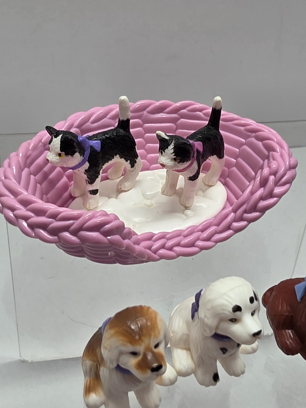 Barbie Kennel Care Pets Playtime Kittens Black & White Plus 3 Dogs