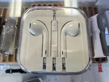 Genuine Apple EarPods with Remote and Mic MD827LL/A 3.5MM