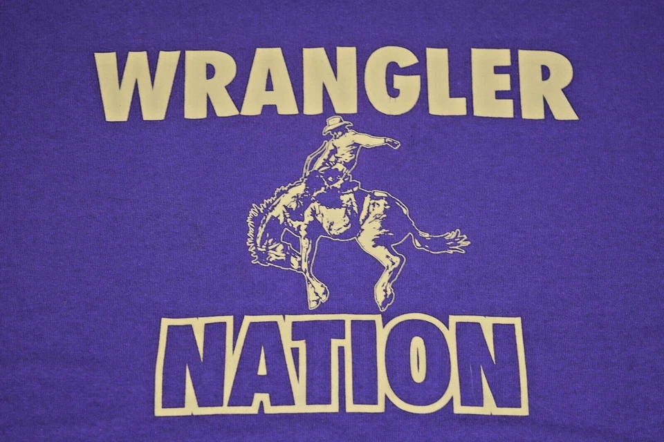 Camiseta De Colección Wrangler Nation We Bleed Púrpura Talla M/L Años 90 Rodeo Port Company Foto 3 de 4