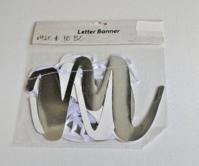 BABY BUCHSTABEN BANNER SILBER ''MUMTO BE'' WEISSES BAND Krawatten BABYPARTY