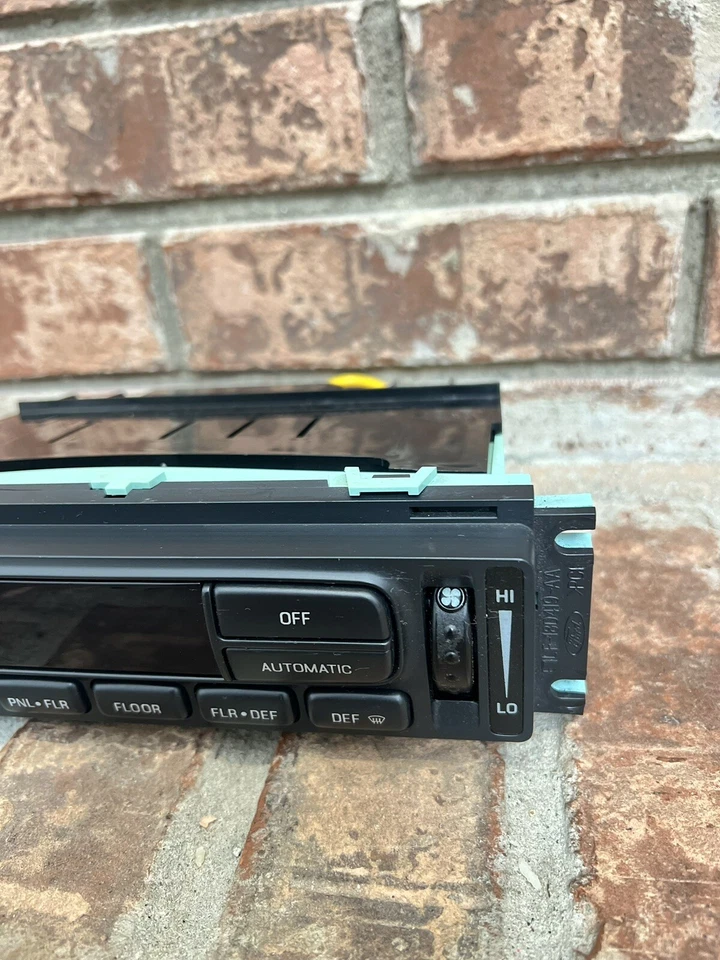 Lincoln Town Car Grand Marquis CrownVictoria Climatizador ATC 95 96 97 ✅ Foto 4 de 4