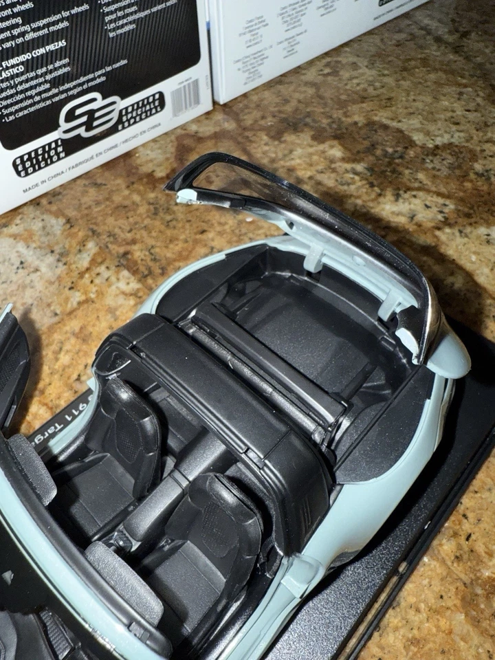 New Maisto Special Edition Porsche 911 Targa 4 GTS (992.2) - Gray,  1/18 Scale - Image 2 of 4