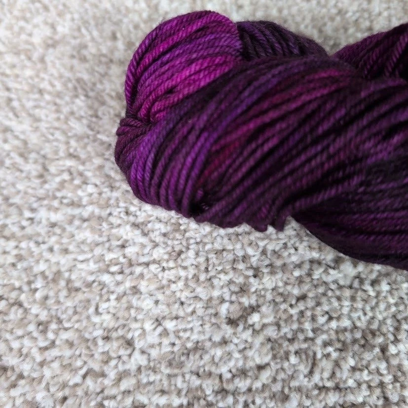 Hilo Worsted Malabrigo Rios 136 Sabiduria púrpura magenta lana superlavada Foto 4 de 4