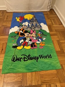 VINTAGE WALT DISNEY WORLD BEACH TOWEL 31X 57.5 DISNEY EXCLUSIVE FREE SHIP