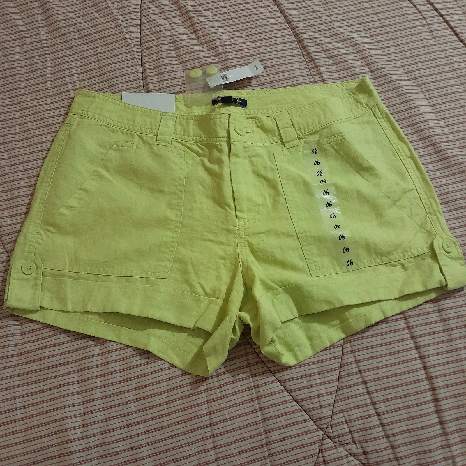 Gap 3" Shorts Size 6 Yellow NWT
