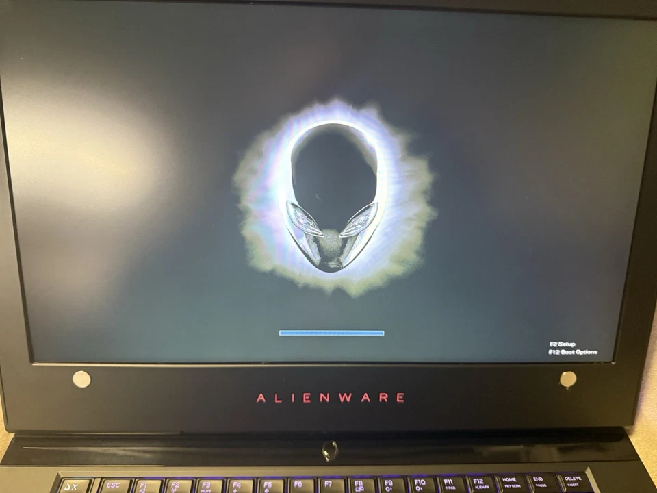 Alienware 15 R4 i7-8750H 2.2Ghz, 16GB RAM 250GB SSD, GeForce GTX 1070 (6GB) Foto 3 de 4