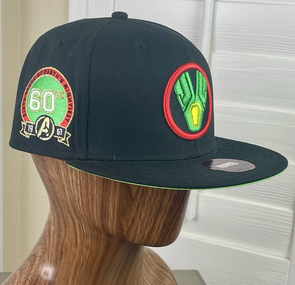 Chapéu Ajustado Marvel 60th Anniversary Vision Exclusivo da Lids 60th Patch - Tamanho 7 3/8 - Imagem 3 de 4