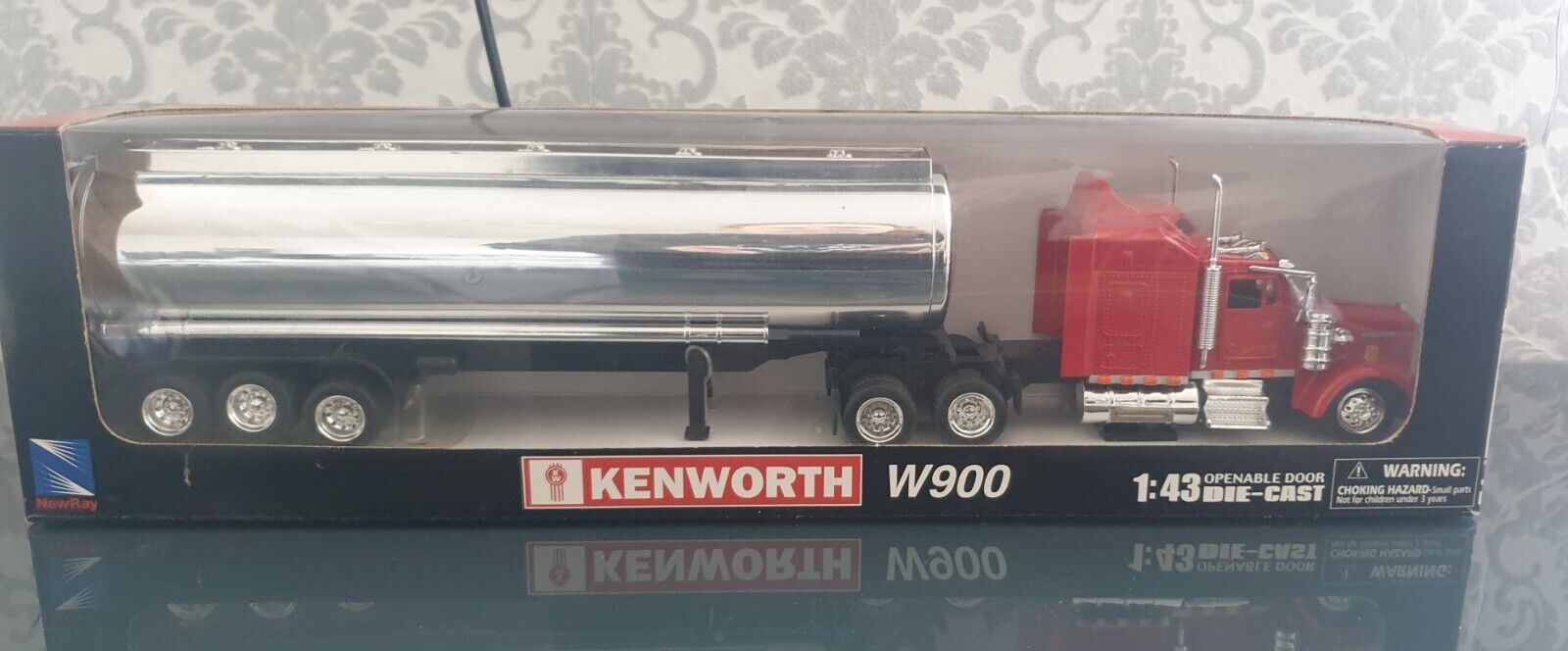 Kenworth W900 Tankwagen Sattelauflieger 143 Rot-Silber Neu
