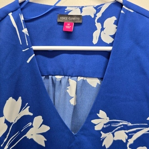 Vince Camuto Blue Floral Top Medium M V-neck 3/4 Flutter Sleeve Business Casual - Picture 3 of 6