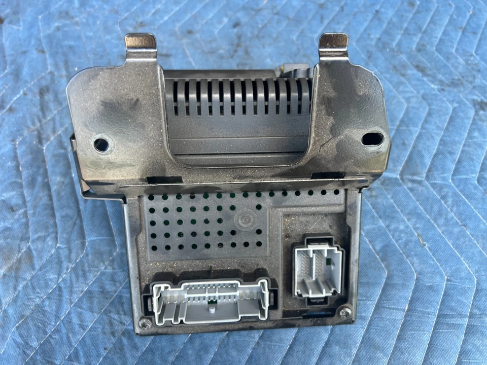 2005-2007 Volvo S60R V70R Central Electronic Module Fuse Box 30728357 OE #3017EM - Image 2 of 4