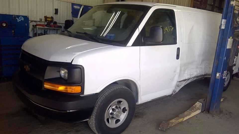 Passenger Side View Mirror Manual Opt DE2 Fits 08-21 EXPRESS 2500 VAN 10312043 - Image 2 of 4