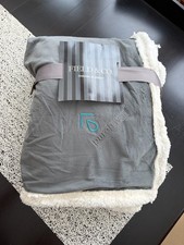 New  Unused PURE HAVEN Field  Co. Sherpa Logo Incentive Lap Blanket 48" x 60"