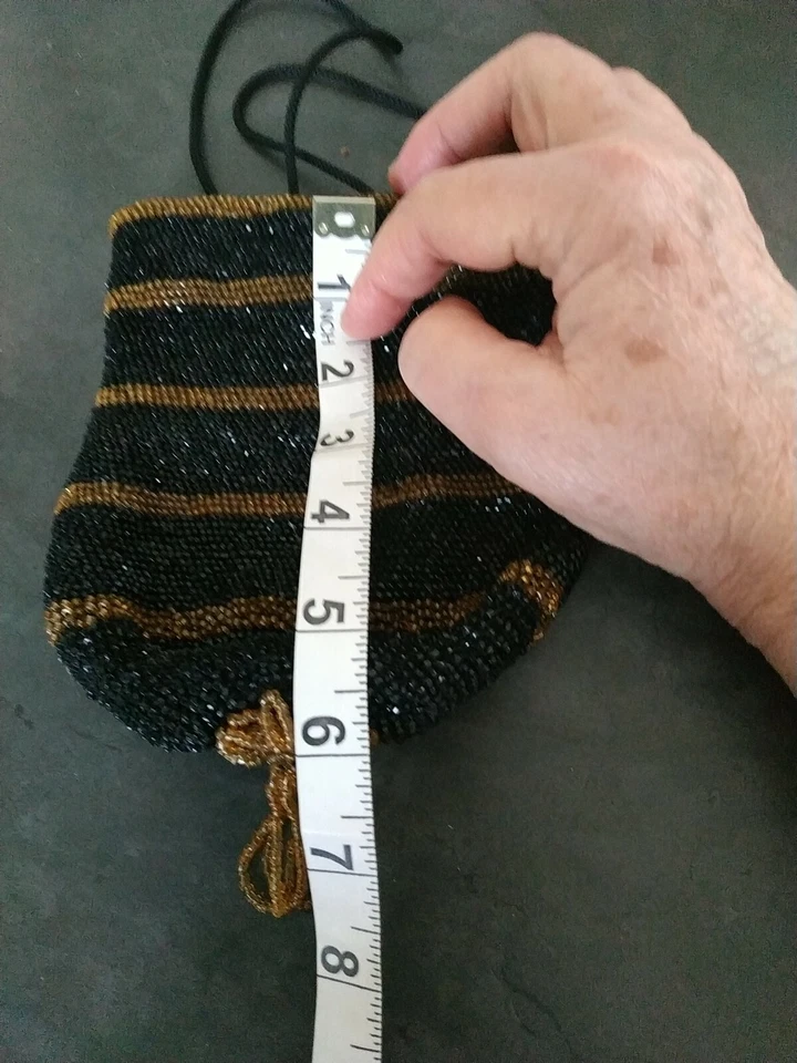 Antiguo bolso de noche forrado con cuentas a rayas negras y doradas de colección, retícula, 5"x6" Foto 3 de 4