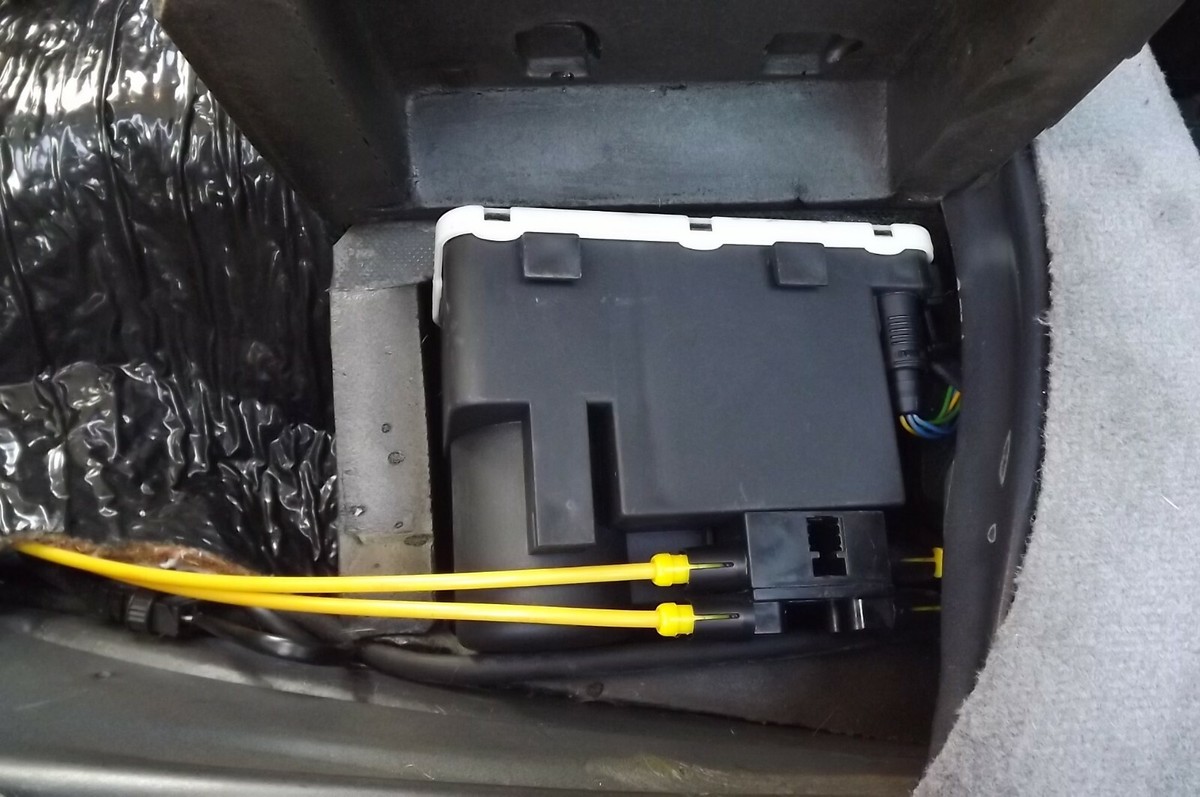 MERCEDES W201 W124 190E 260E CENTRAL LOCKING DOOR VACUUM PUMP 300D