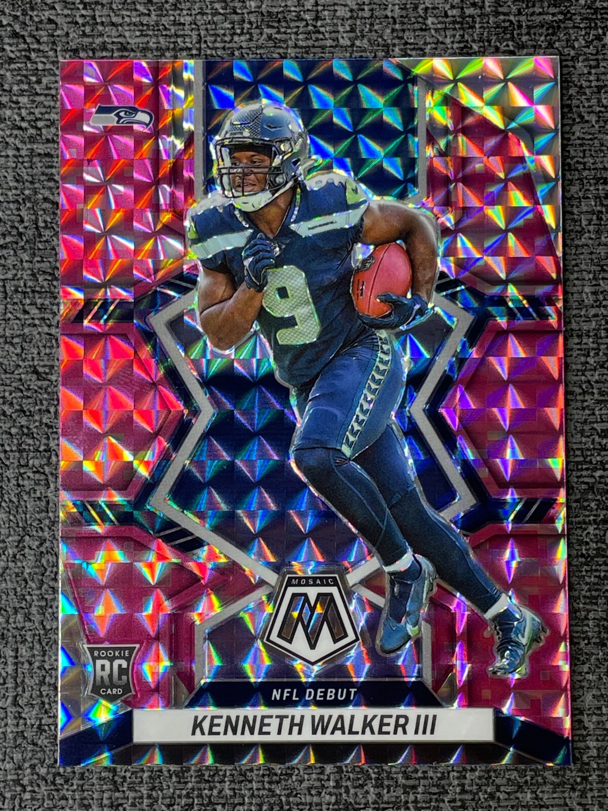 Kenneth Walker III 2022 Panini Mosaic Football NFL Debut Rookie Pink Camo #284