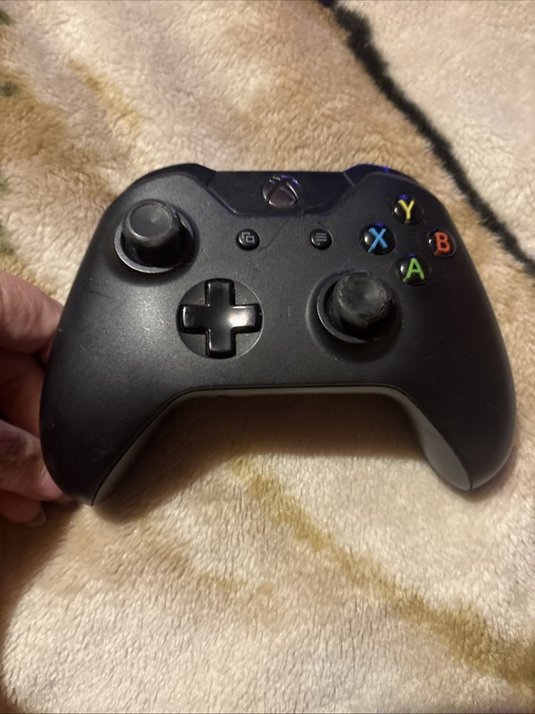 Microsoft Xbox One - Original Wireless 1697 Gamepad