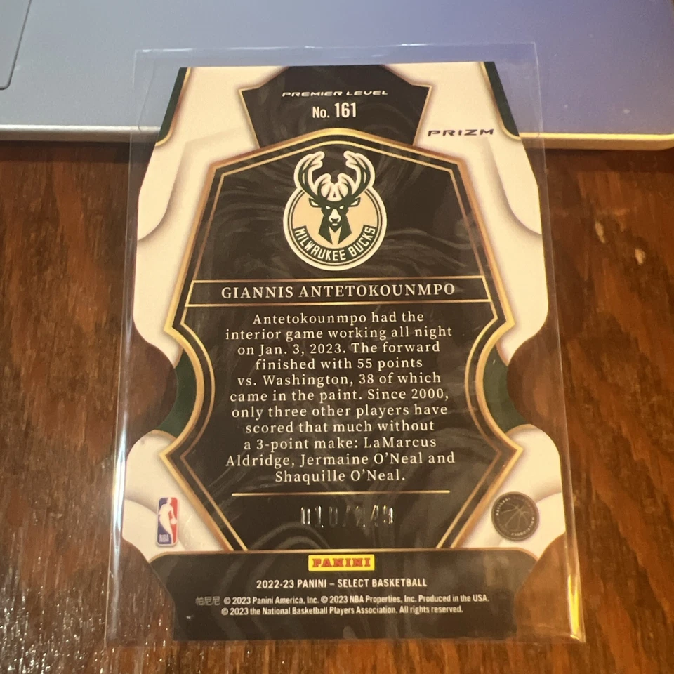 Giannis Antetokounmpo 2022 Panini Select Premier Level Azul Prizm Troquelado /249 Foto 4 de 4