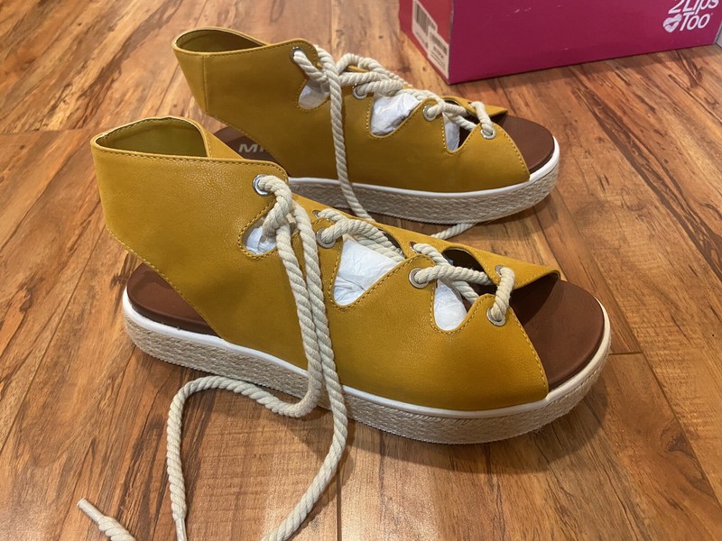 MIA Delena Womens Sandal, Mustard yellow color, sz 8 Espadrille, lace-up closure