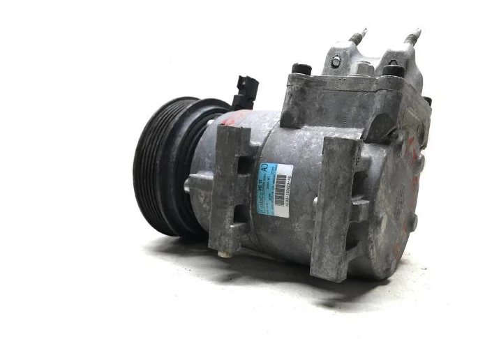 Компрессор переменного тока для кондиционера Ford Fiesta 2011-2013 годов выпуска - Изображение 3 из 3