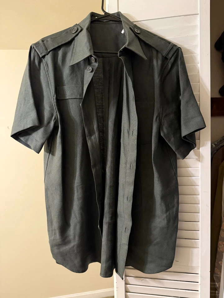 Men's Helmut Lang Short Sleeve Linen Epaulet Shirt Graphite Sz M--Never Worn - Image 4 of 4