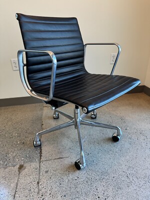 Herman Miller Eames Aluminum Group Management Chair in Black Vicenza Leather