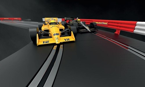 371196 SCALEXTRIC 1980'S GRAND PRIX LOTUS 1:32 SCALE MODEL SLOT CAR & TRACK SET - Picture 4 of 6