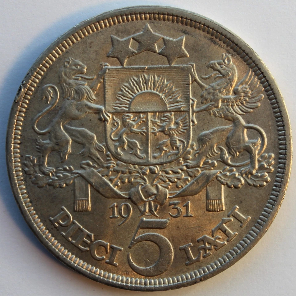 LATVIA 1931 SILVER 5 LATI AS SHOWN. 0.835 SILVER, 25 GRAMS. KM-9. - Image 2 of 2