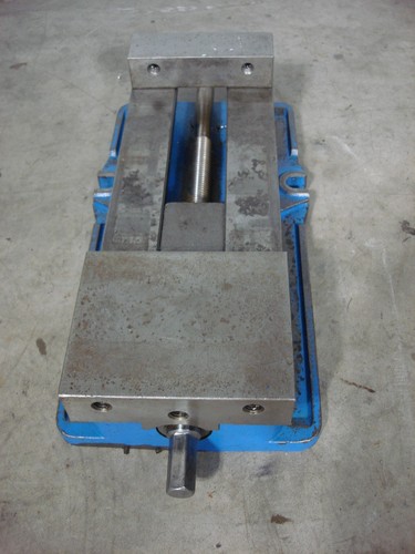 Kurt D688 6″ Machine Vise with 8.8″ Opening with Handle 6" x 9" 48767 - Picture 2 of 18