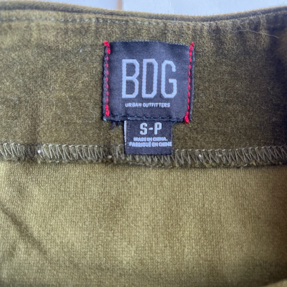 Saia verde URBAN OUTFITTERS COM BOTÃO FRONTAL E BOLSOS TAMANHO: P - Imagem 4 de 4