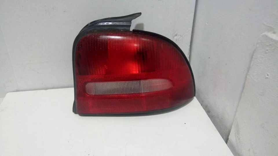 1998 Dodge Neon Sport Tail Lamp 16063004 Foto 2 de 4