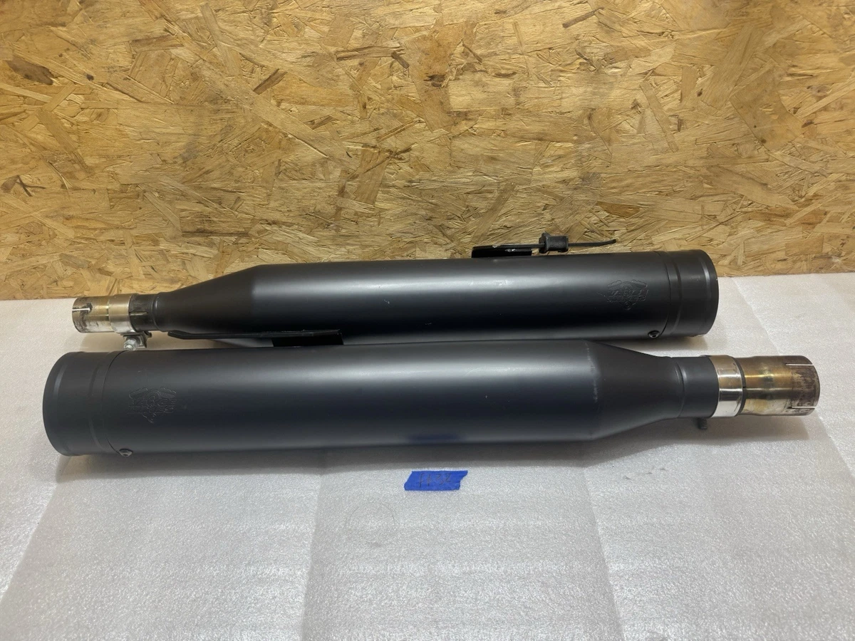 マフラー バンスとハインズストレートショットマフラーD560RCフロント 
