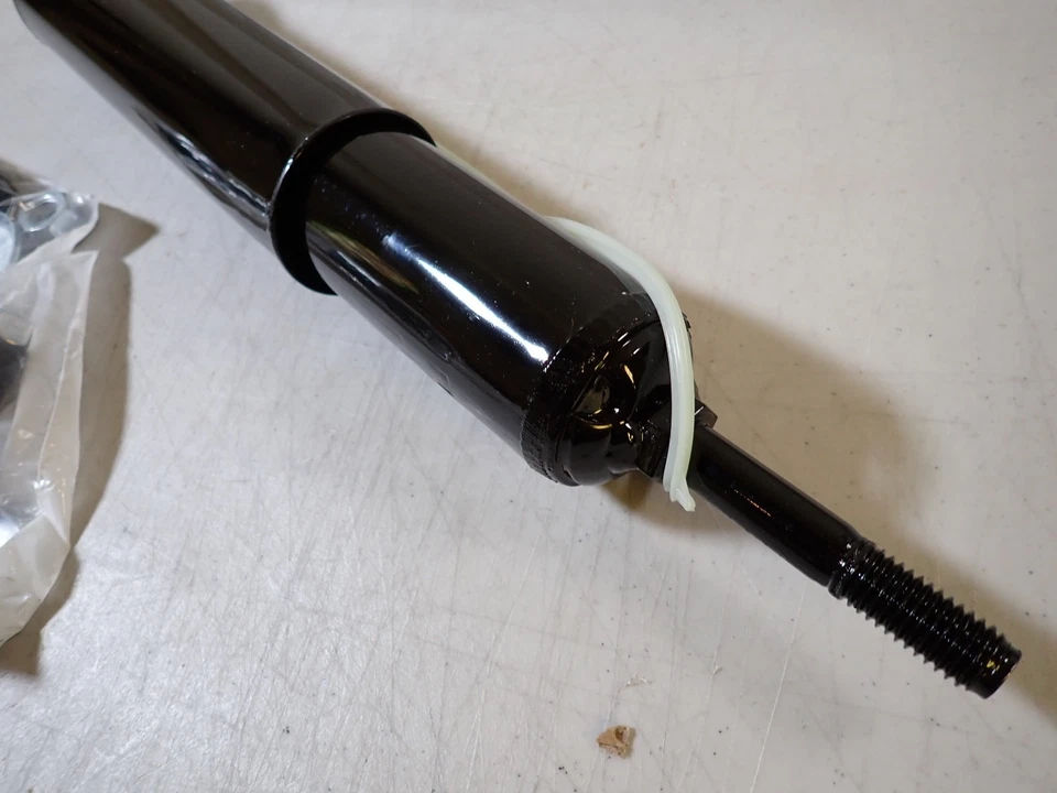 Monroe 65468 Shock Absorber for Isuzu FSR FVR Peterbuilt 382 - Image 2 of 4