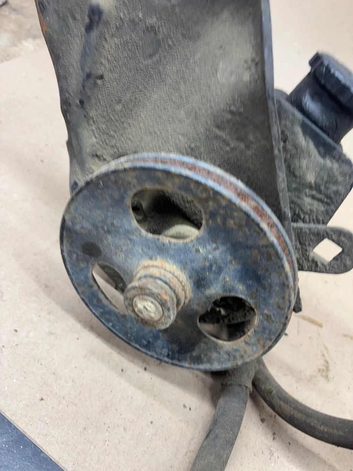 Dodge D100 D150 W100 1981 83 84 86 1987 bomba de dirección asistida de 1/2 tonelada con soporte Foto 3 de 4