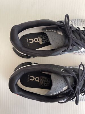 On Cloudflow 2.0 Running Shoe - Black / White - Mens 9 US On Cloudflow 2.0 Running Shoe - Black / White - Mens 9 US