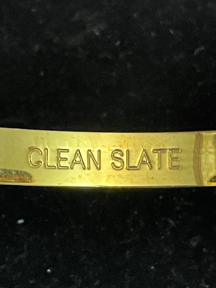 Brazalete Brazalete Kate Spade New York “Pizarra Limpia” Tono Dorado Extremos de Cristal Foto 3 de 3