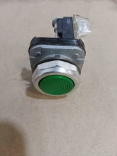 Allen Bradley 800T-A Ser T Type 4/13 (GREEN) push button switch