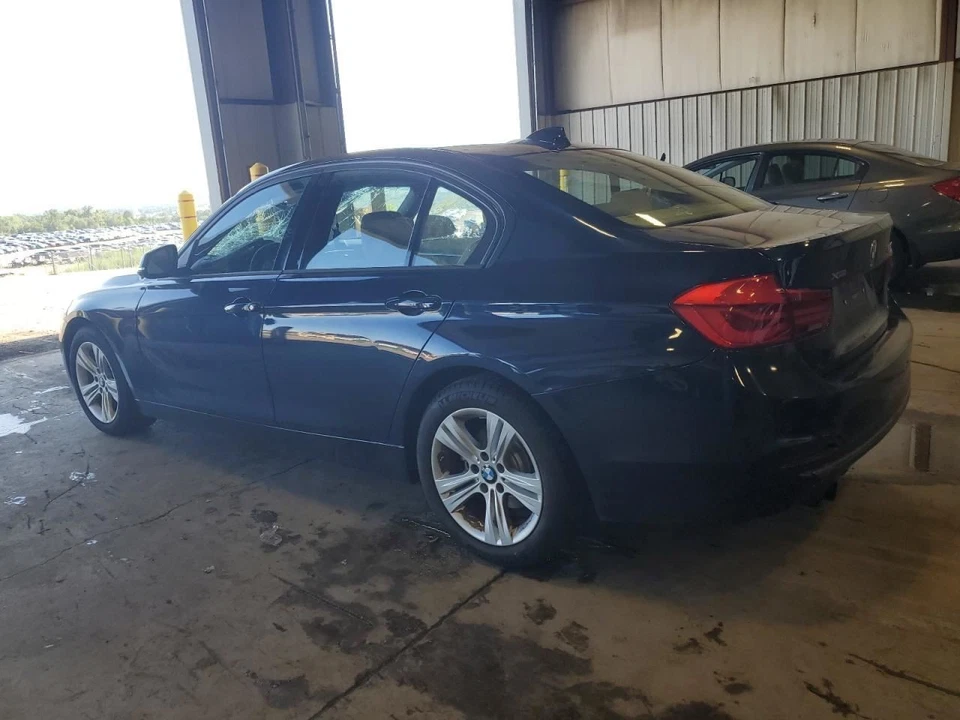 (LOCAL PICKUP ONLY) Trunk/Hatch/Tailgate With Rear Camera Fits 12-17 BMW 320i 30 - Image 3 of 4