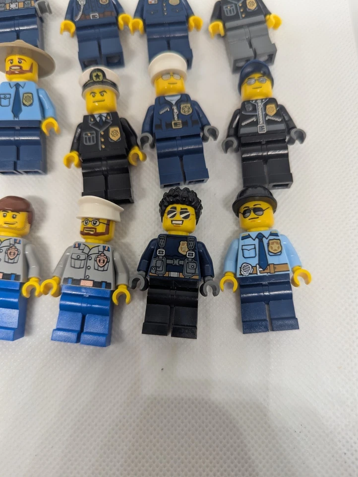 LEGO CITY Police & Criminal 18 Minifigures Lot of 18 Cops & Robbers - Image 4 of 4
